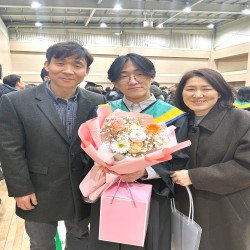 아빠, 엄마 같이 한컷.. (누나는 알바때문에 참석 못함)