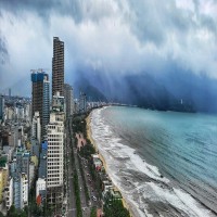 숙소에서 바라본 해변